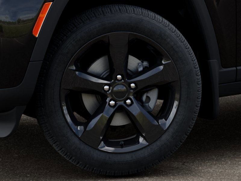 New 2026 Diamond Black Crystal Pearl-Coat Exterior Paint Jeep Limited image 8