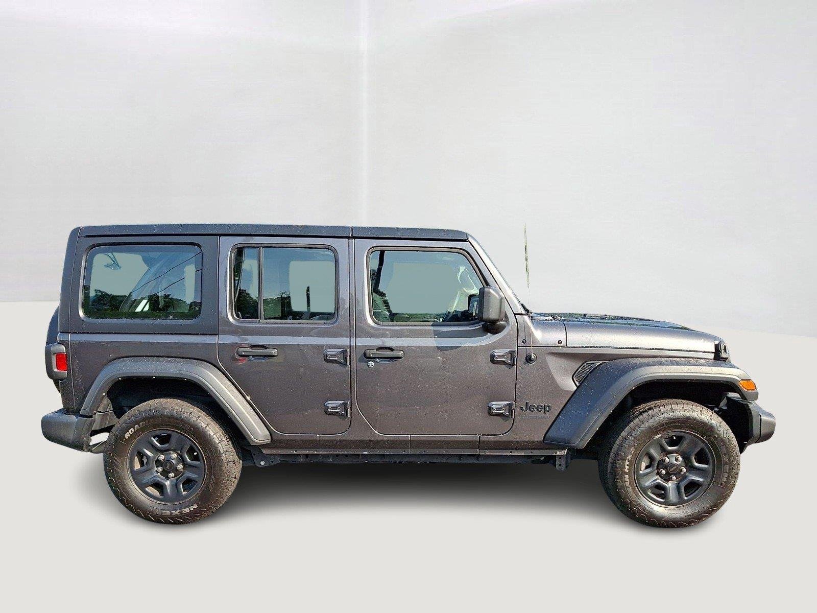 Used 2022 Granite Crystal Metallic Clearcoat Jeep Unlimited Sport image 7