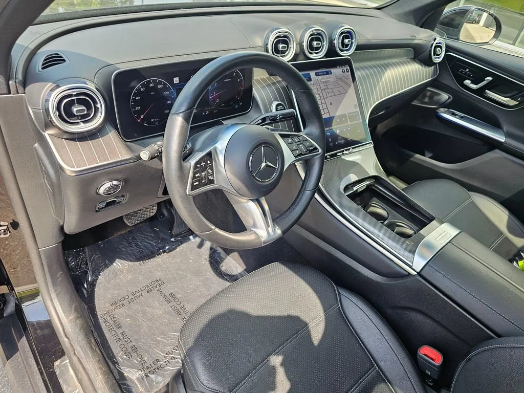 Used 2023  Mercedes-Benz GLC 300 image 19
