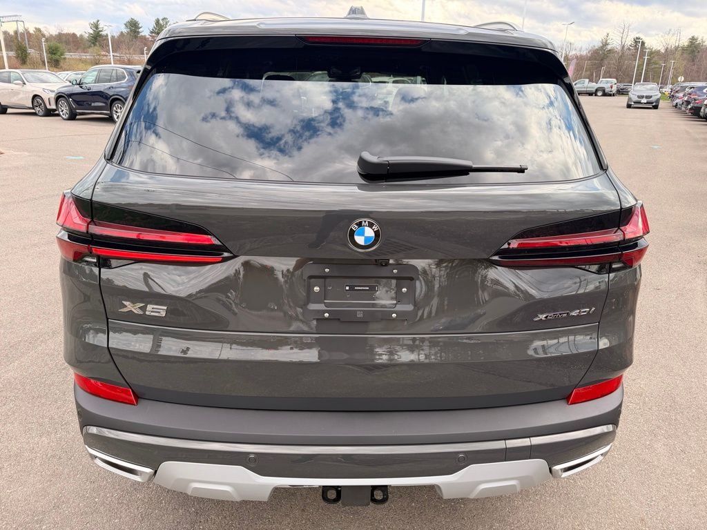 New 2026 Dravit Grey Metallic BMW xDrive40i image 4