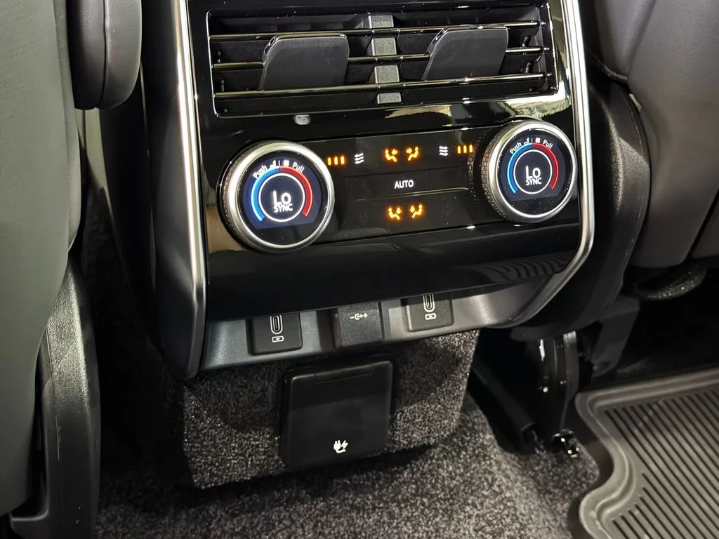 New 2026 Carpathian Grey Land Rover SE image 16