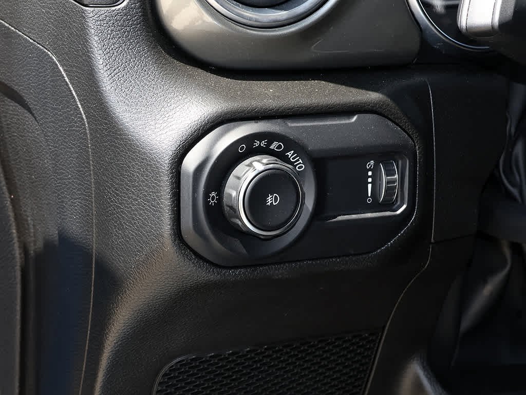 2023 Jeep Wrangler 4-Door Sahara - Photo 28