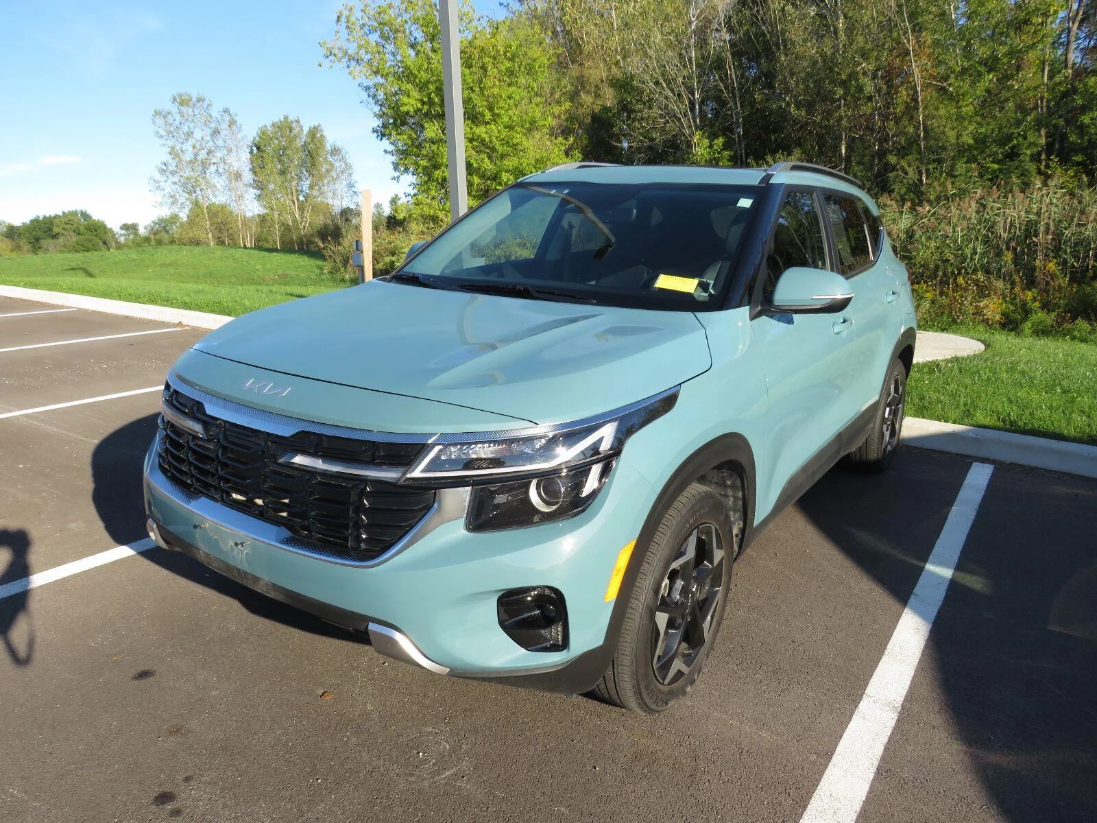 Used 2024 PLUTON BLUE KIA  image 7