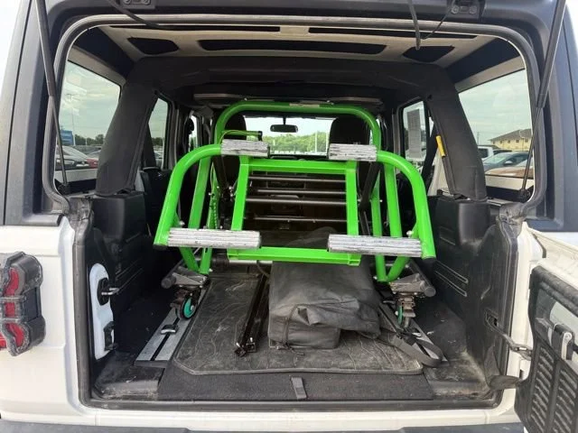 Used 2018 White Jeep Sahara image 19
