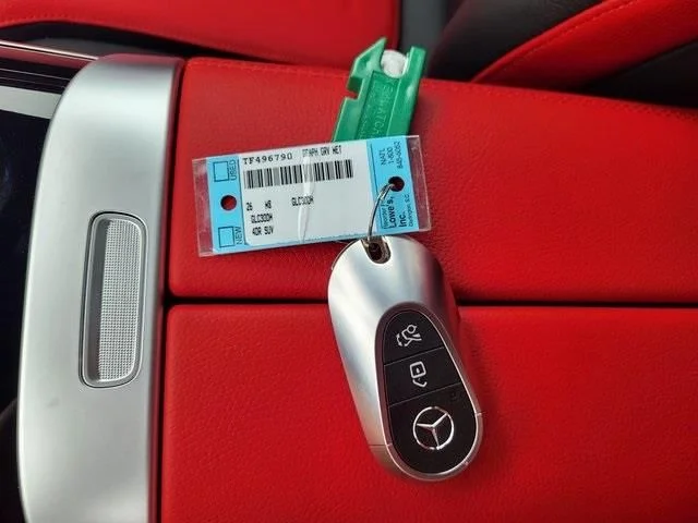 Used 2026 Gray Mercedes-Benz GLC 300 image 30