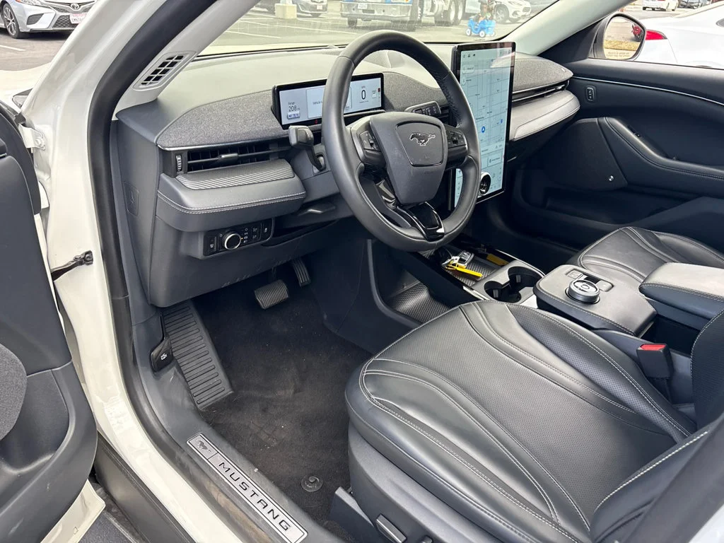 Used 2023 Star White Metallic Tri-Coat Ford Premium image 9