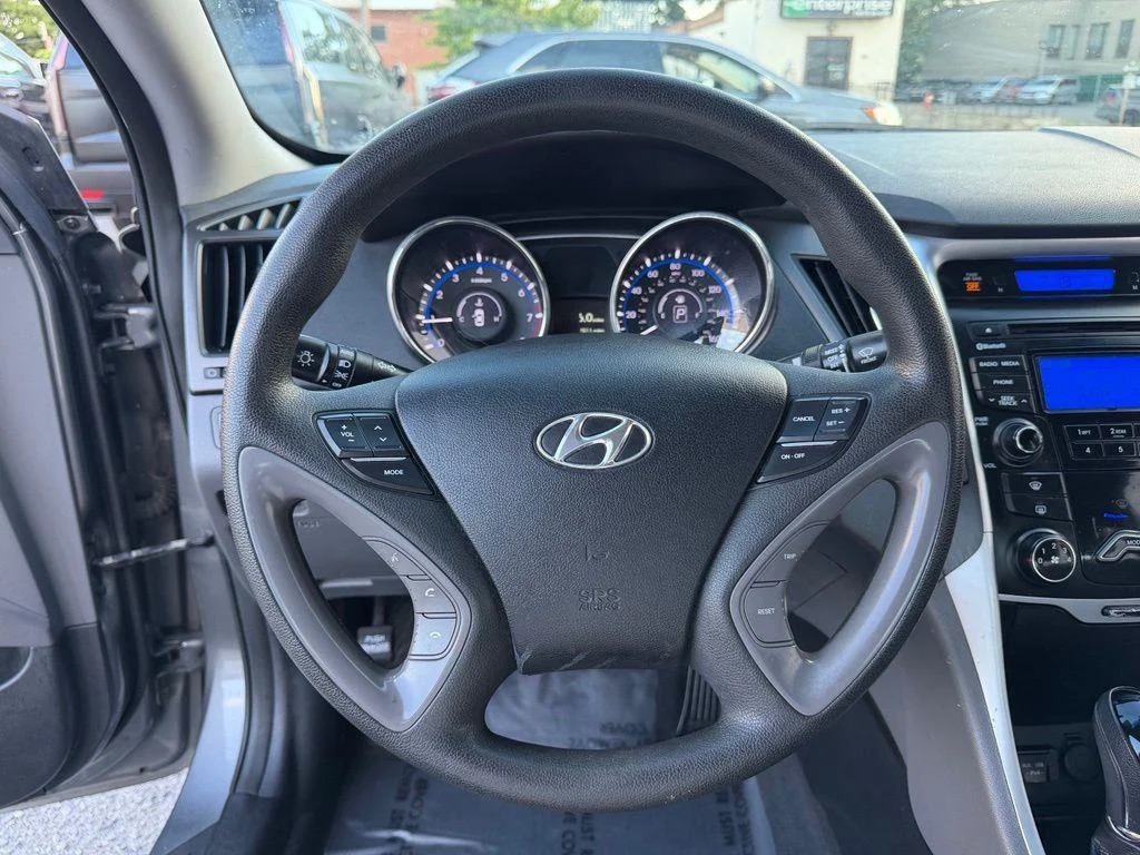 Used 2013 Gray Hyundai GLS image 18