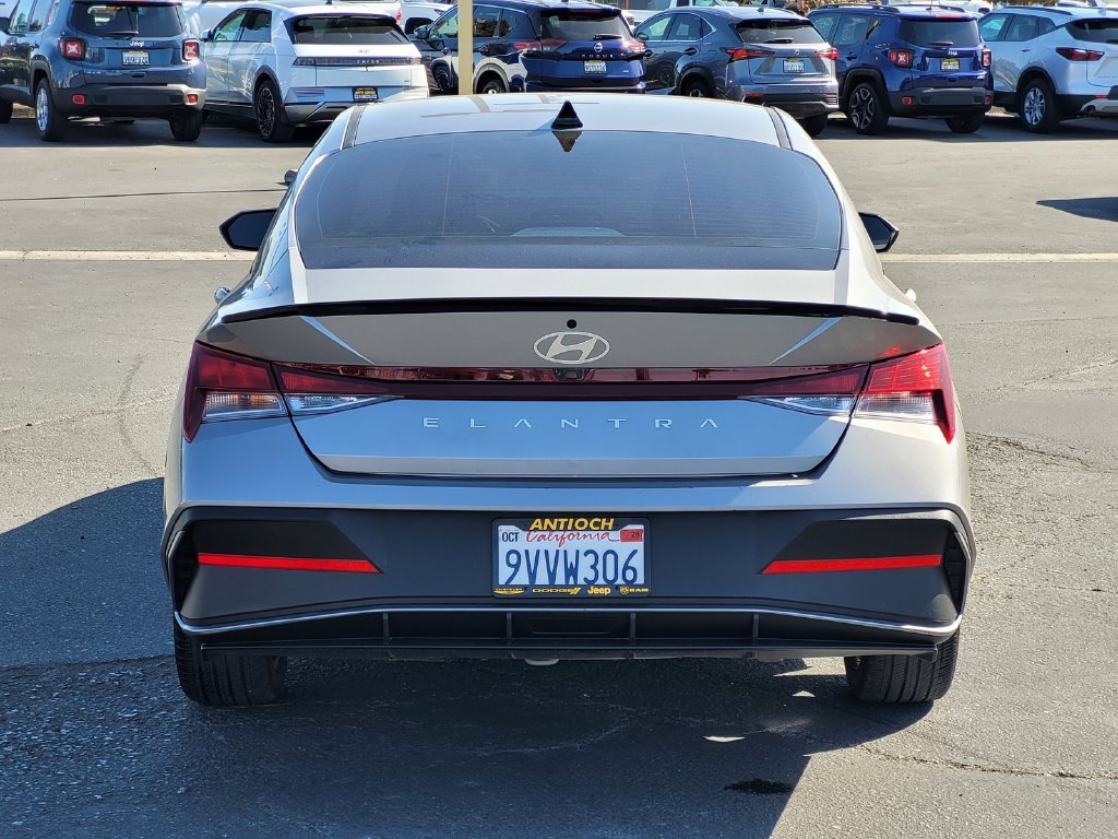 Used 2025 Silver Hyundai SEL Sport image 5