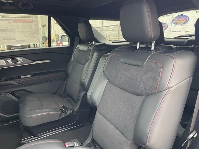 2026 Ford Explorer ST - Photo 9