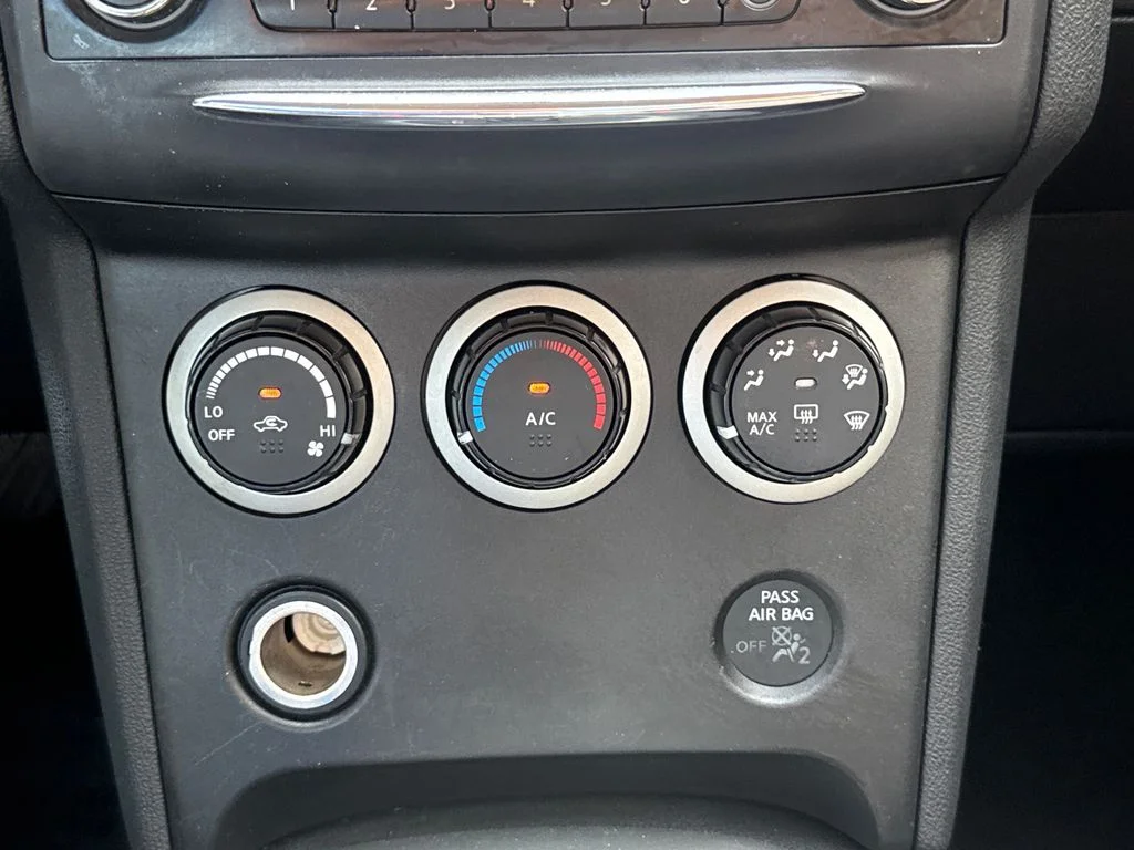Used 2014 Platinum Graphite Nissan S image 24