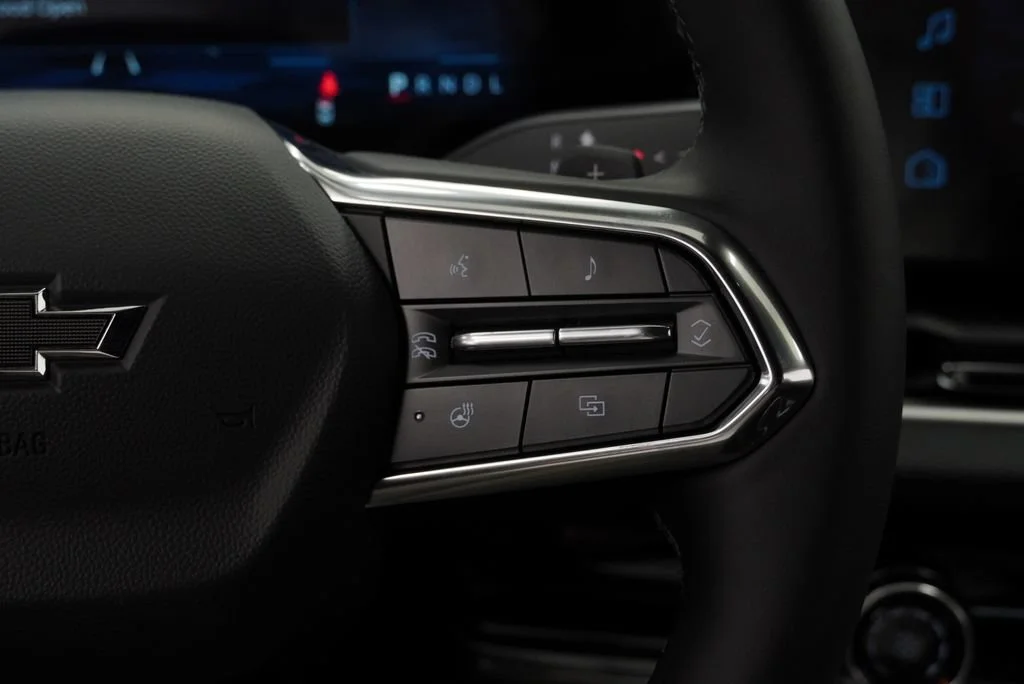 New 2027 Summit White Chevrolet LT image 20