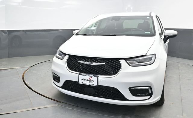 Used 2023 White Chrysler Touring L image 2