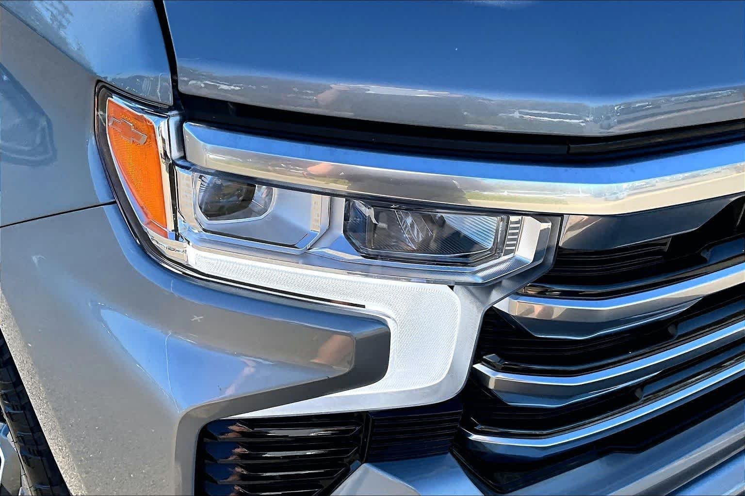 Used 2025 Sterling Gray Metallic Chevrolet High Country image 27