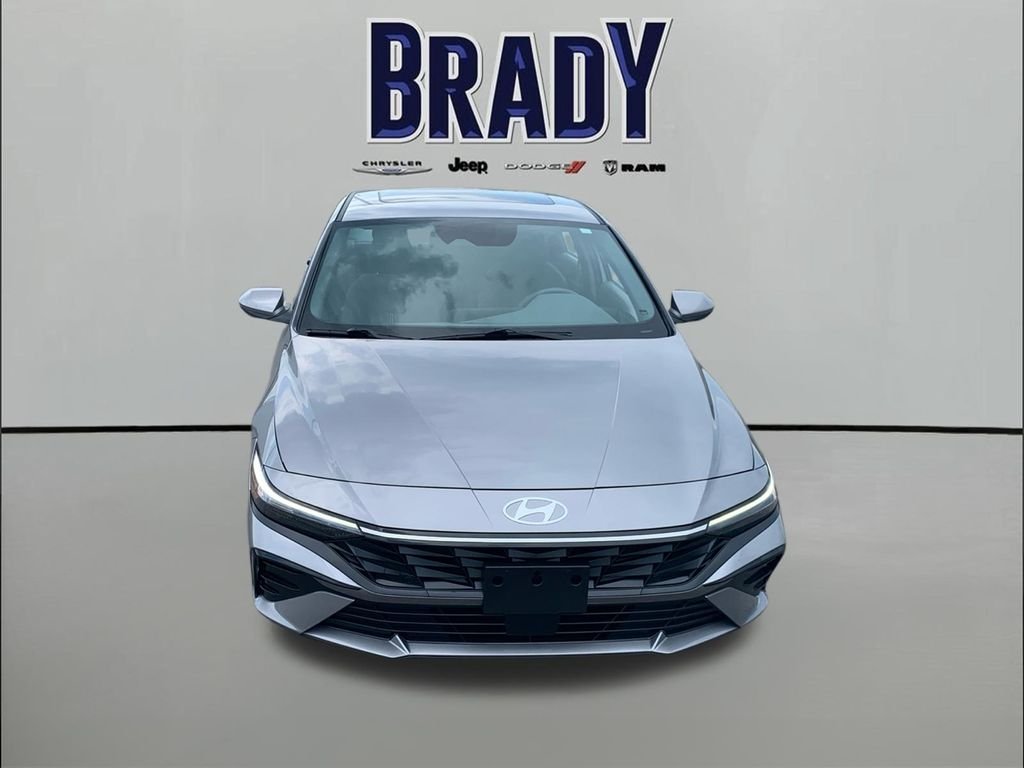 Used 2025 Silver Hyundai SEL Convenience image 2