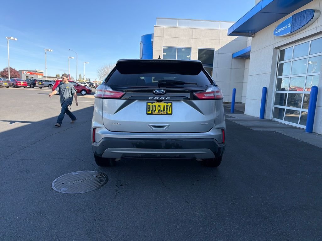 Used 2023 Silver Ford SEL image 4