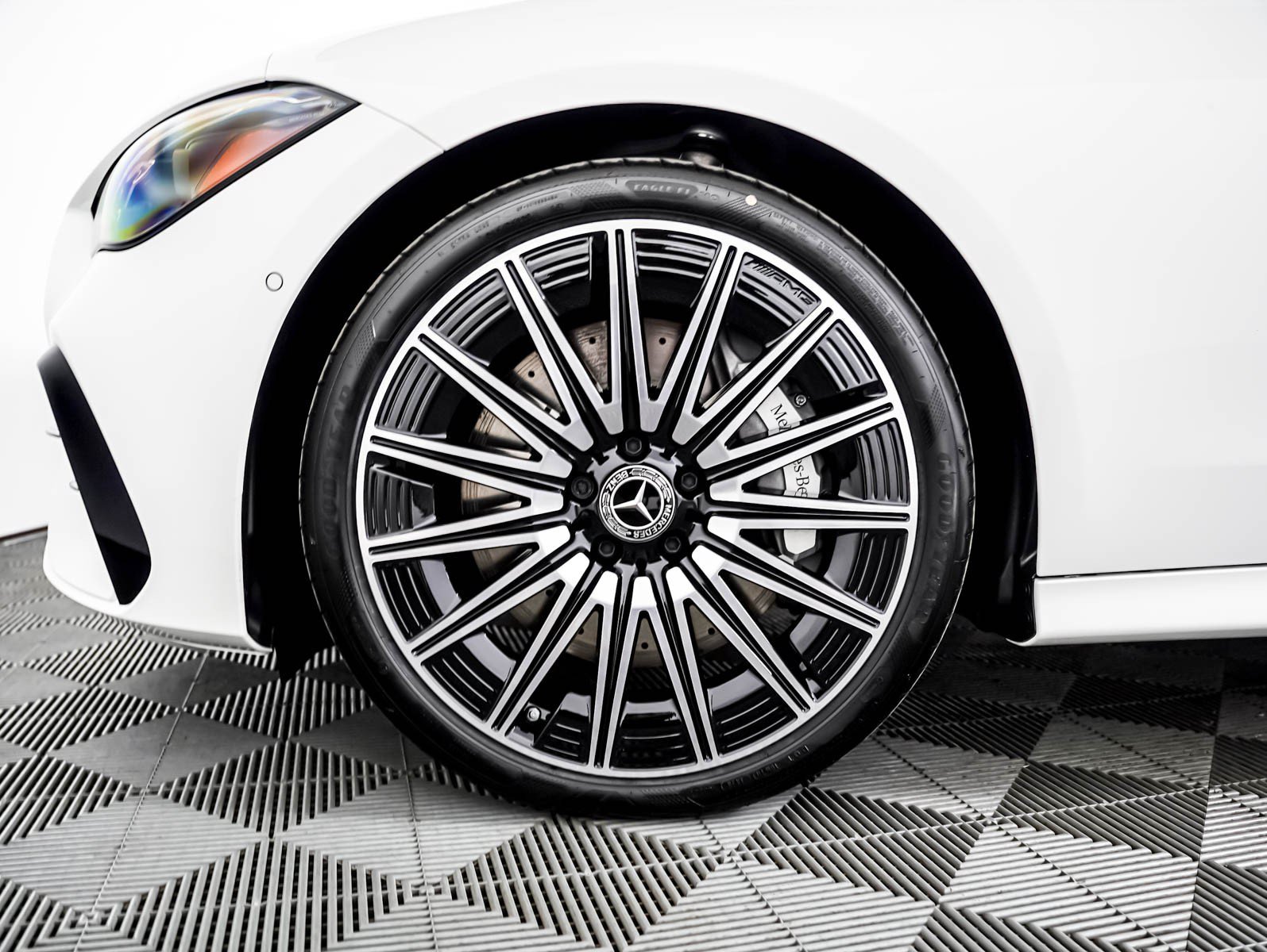 New 2026 Polar White Mercedes-Benz CLE 450 image 4