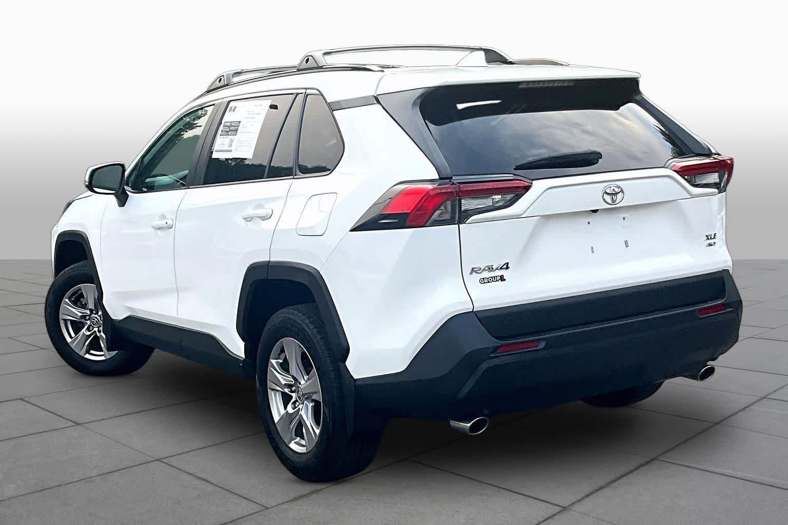 2023 Toyota RAV4 XLE - Photo 12