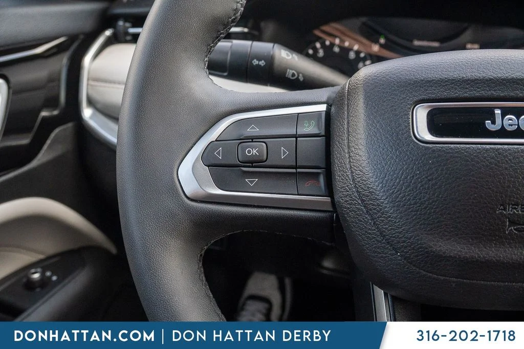 Used 2023 Silver Jeep Limited image 13