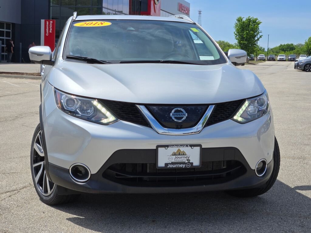 Used 2018 Silver Nissan SL image 3