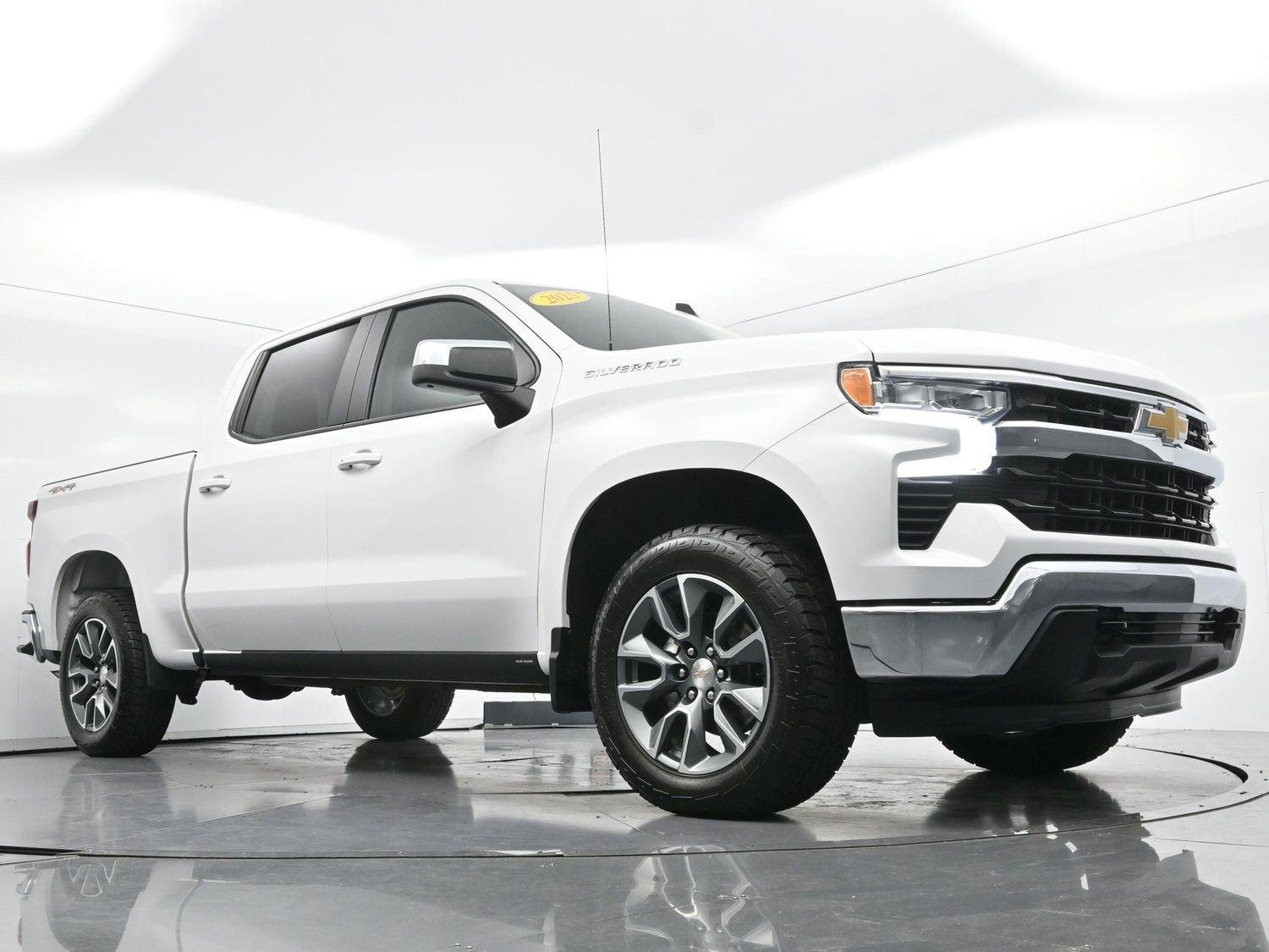 Used 2025 Summit White Chevrolet LT image 44