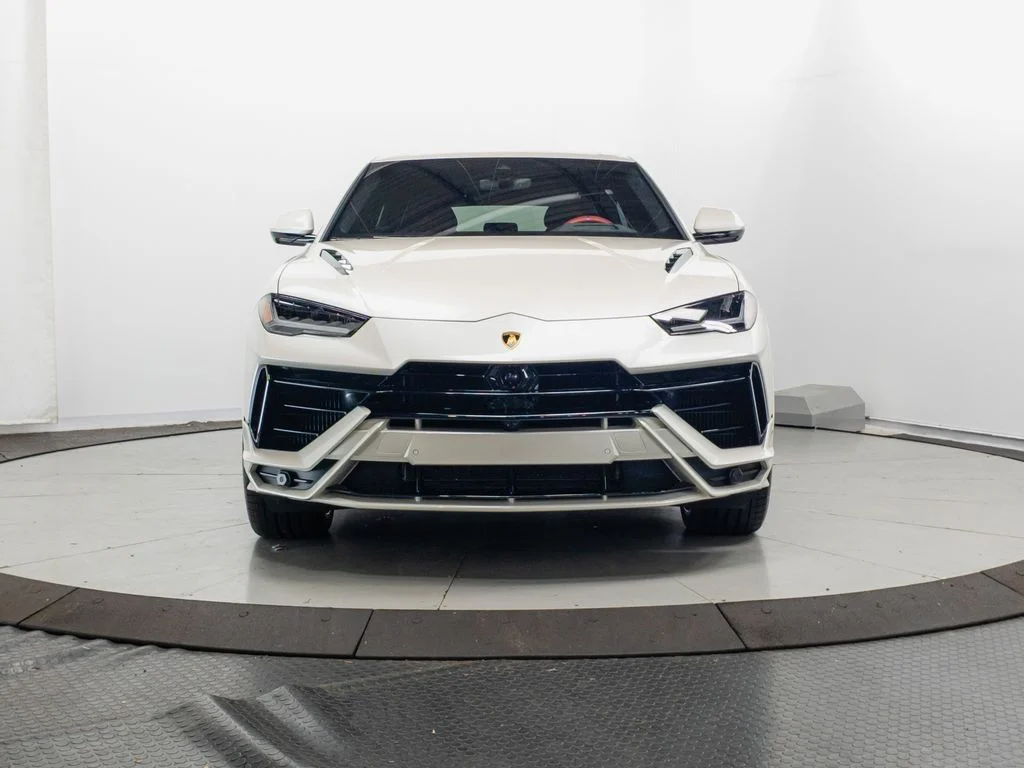 Used 2023 Balloon White Metallic Lamborghini S image 2