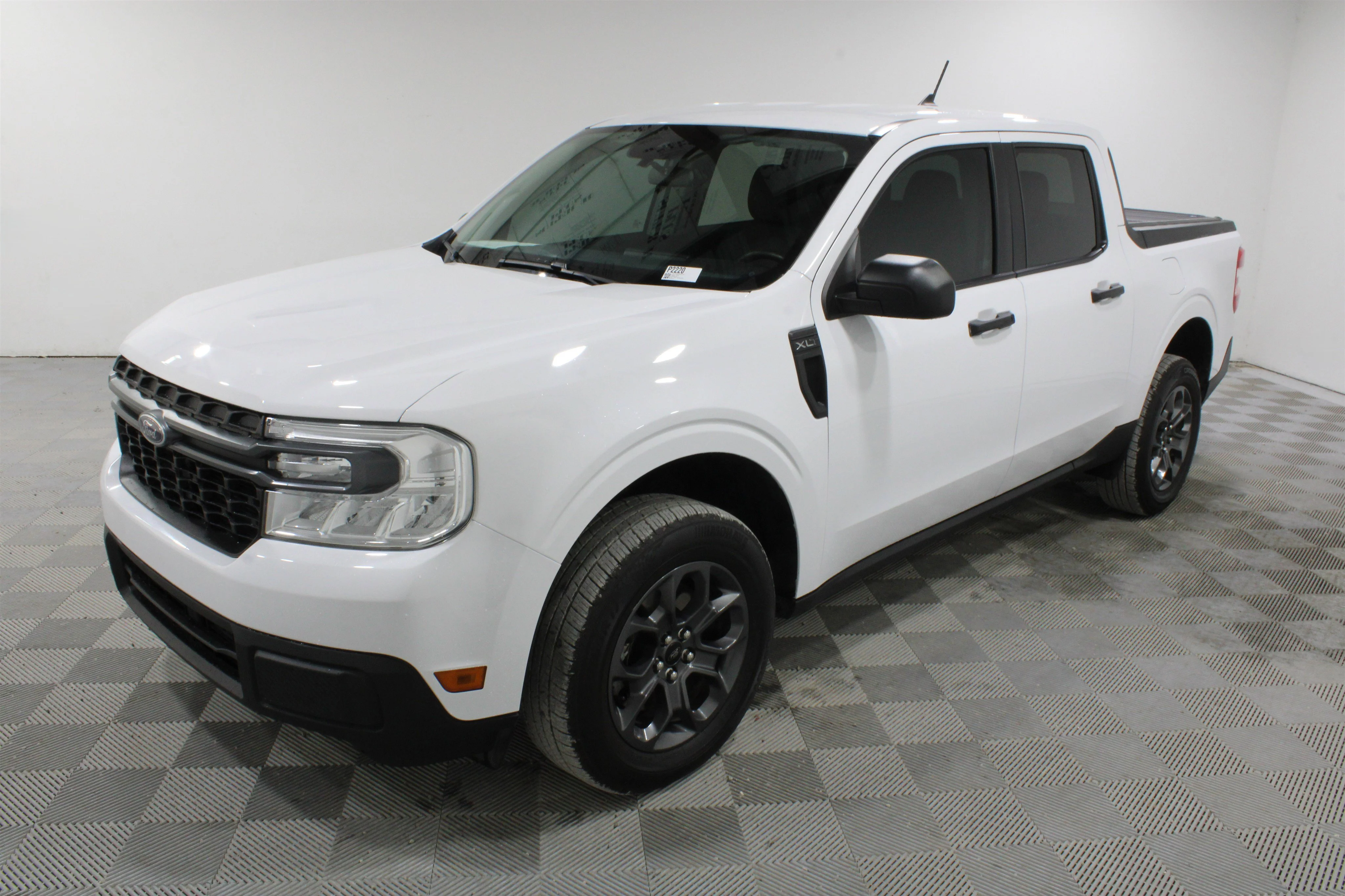 Used 2024 Oxford White Ford XLT image 31