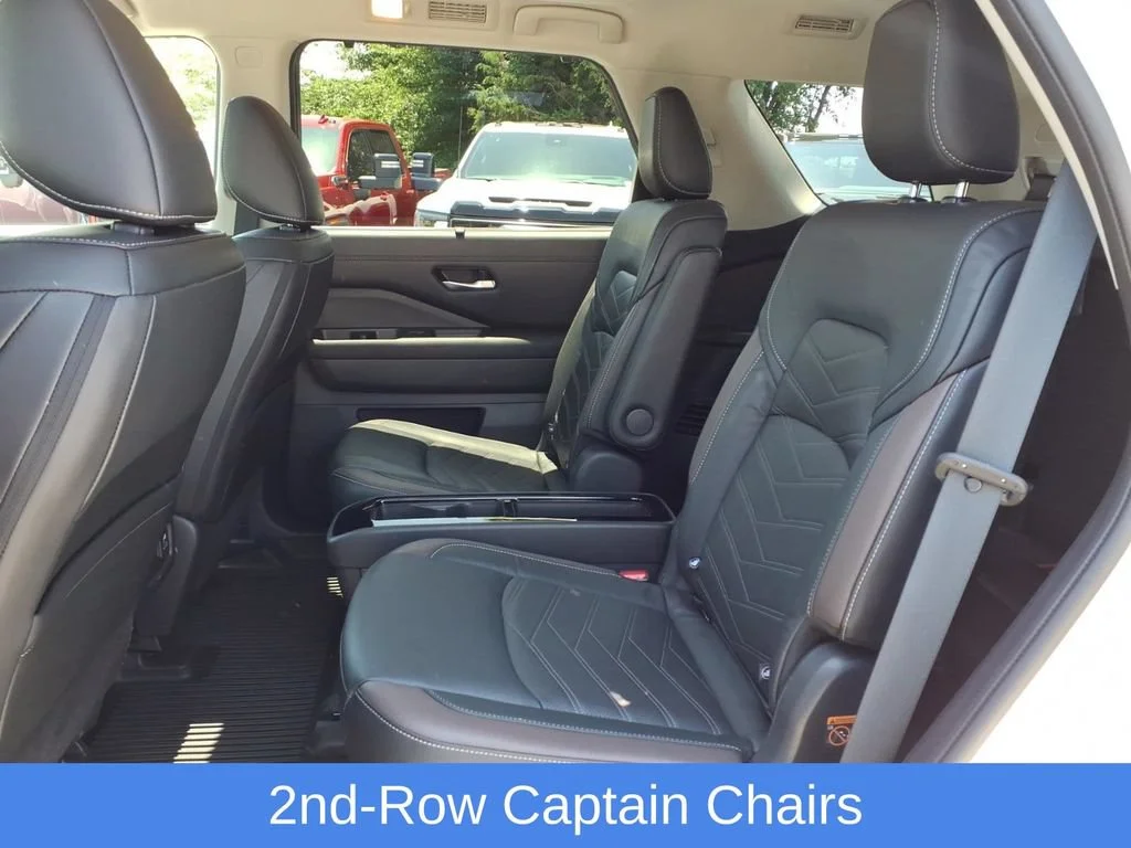 Used 2023 White Nissan Platinum 4WD image 24