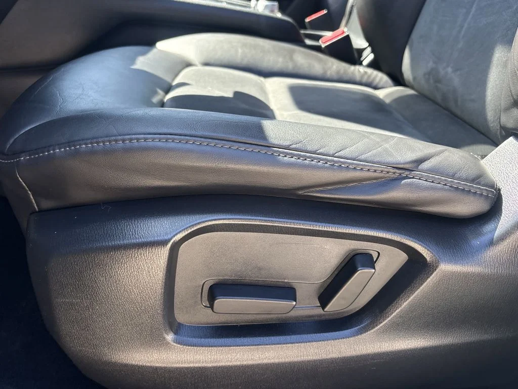 Used 2020 Deep Crystal Blue Mica Mazda Touring image 13