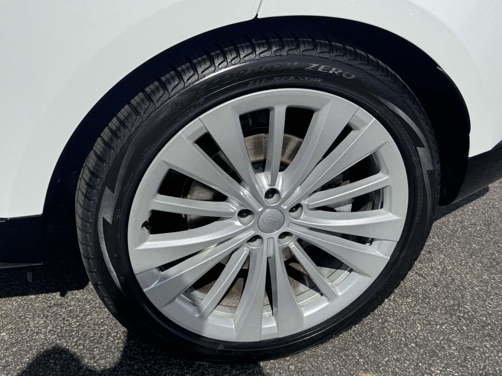 Certified Used 2025  Land Rover SE image 9