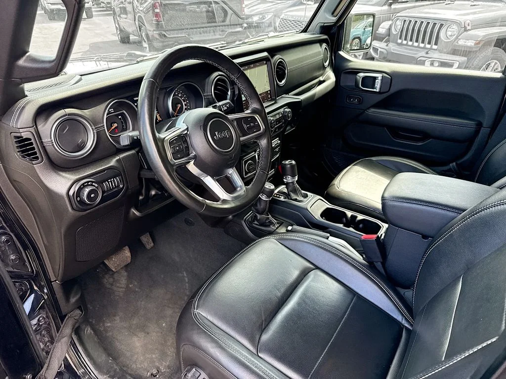 Used 2022 Black Jeep Unlimited Sahara image 25