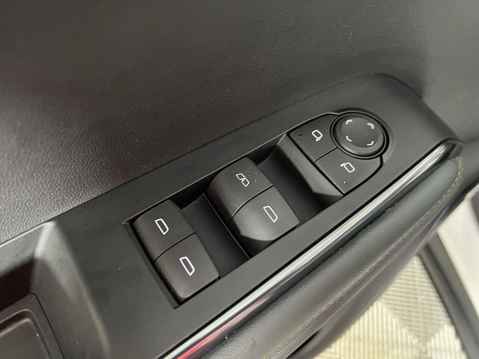 Used 2025 Summit White GMC AWD AT4 image 12