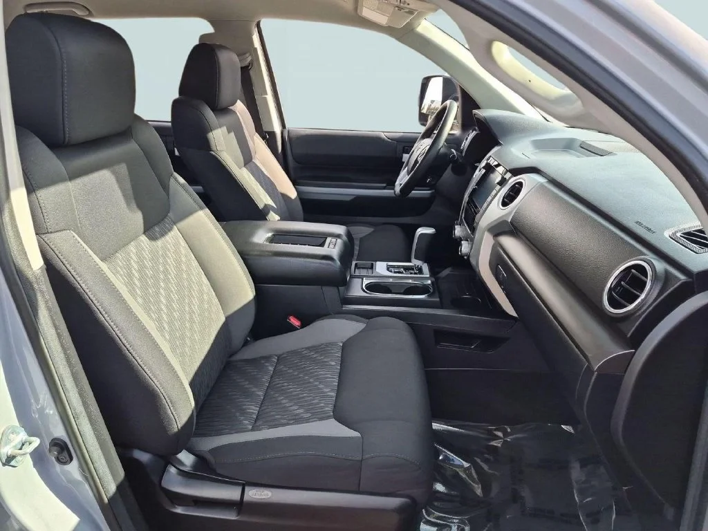 Used 2020 Cement Toyota SR5 image 28