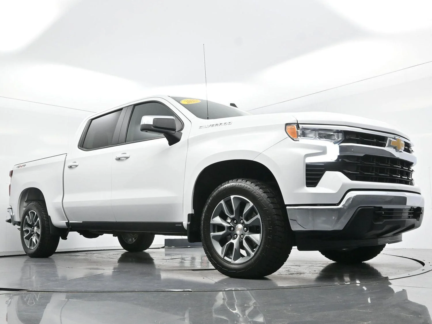 Used 2025 Summit White Chevrolet LT image 44