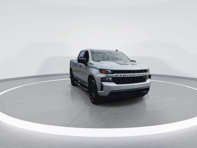 Used 2022 Silver Chevrolet Custom image 2