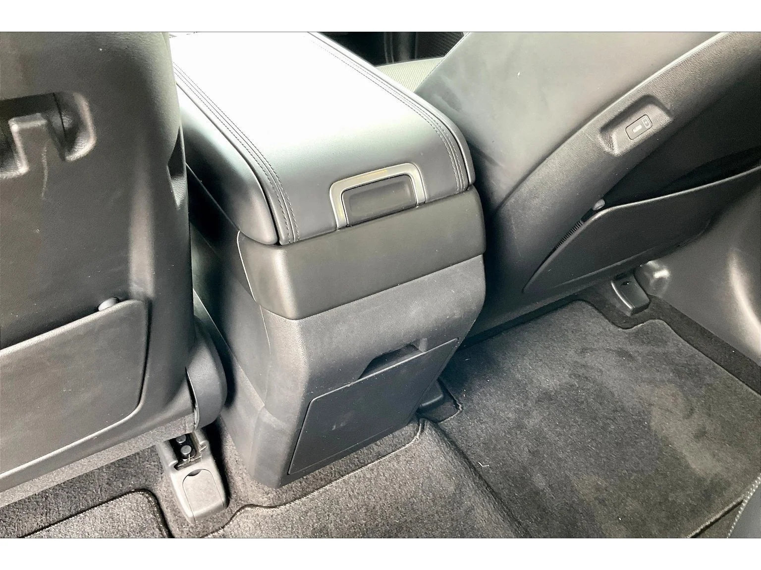 Used 2025 Gray Hyundai SEL image 25