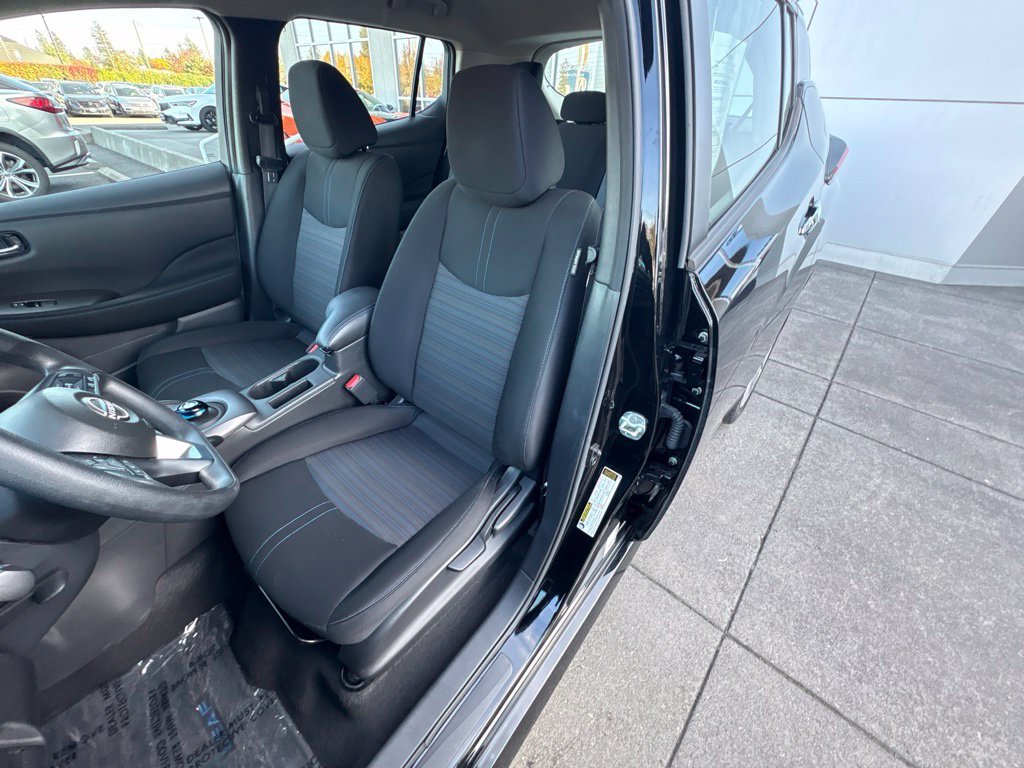 Used 2023 Super Black Nissan S image 13