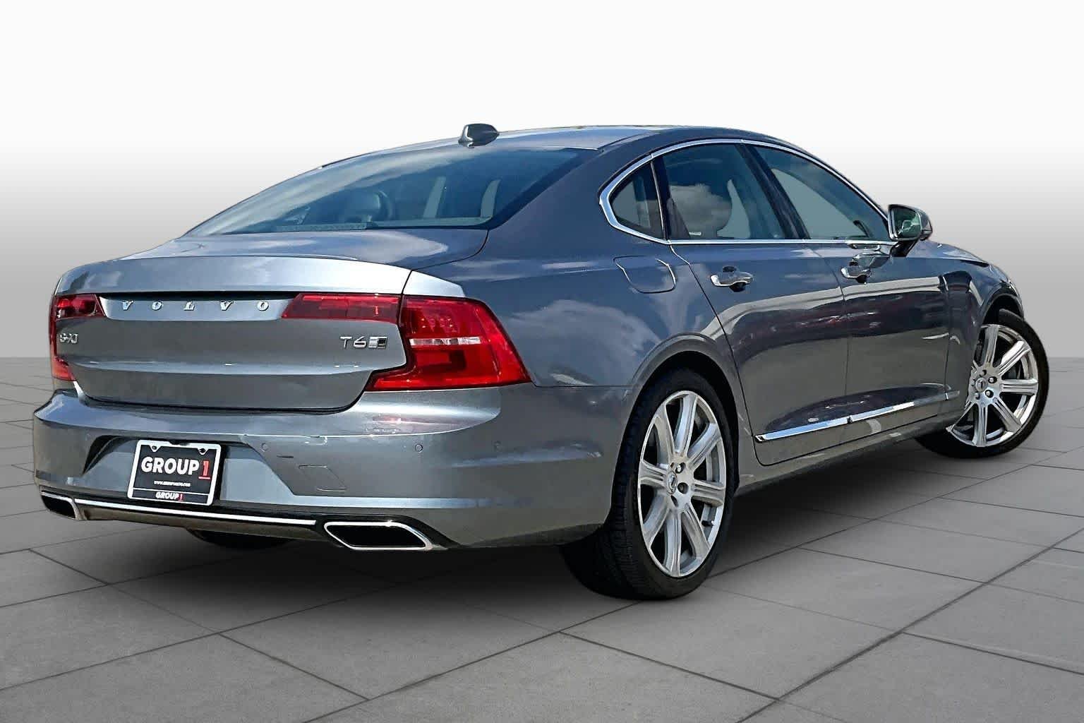 Used 2017 Osmium Grey Metallic Volvo Inscription image 12