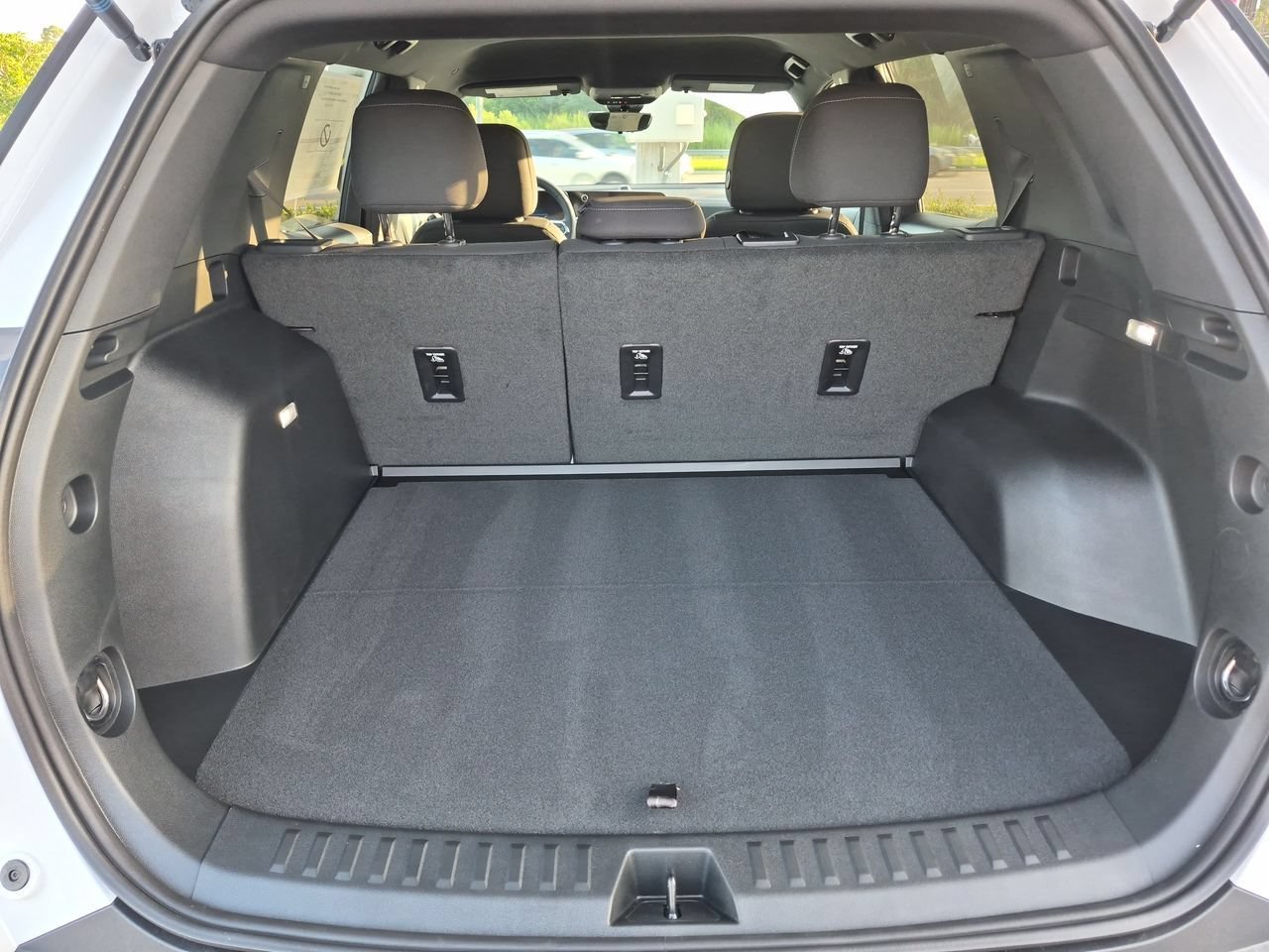 2027 Chevrolet Equinox LT - Photo 23