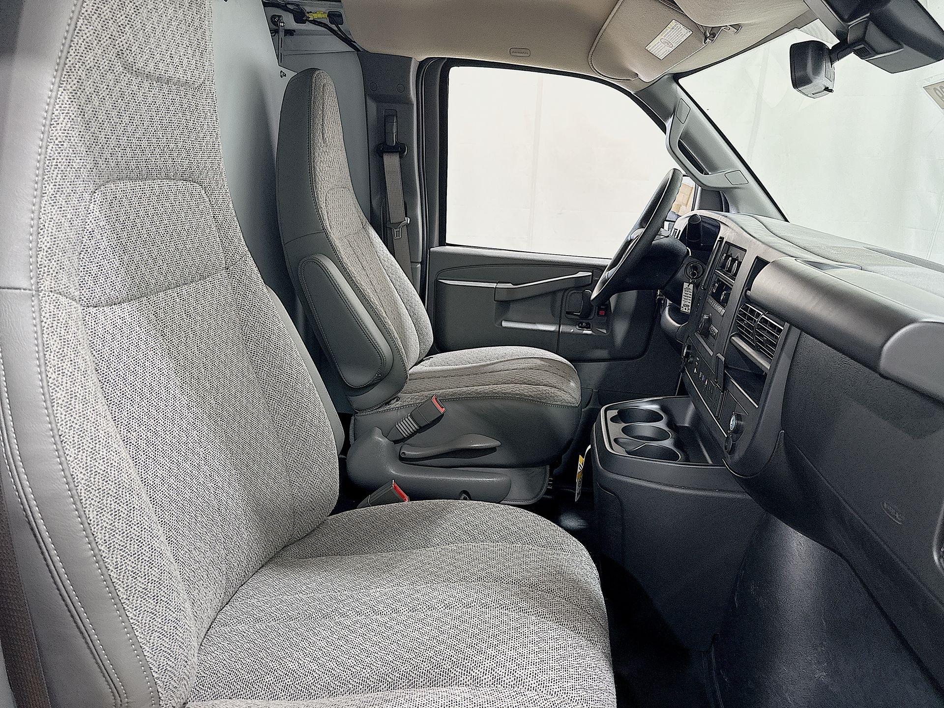 2025 GMC Savana Cargo Work Van - Photo 23