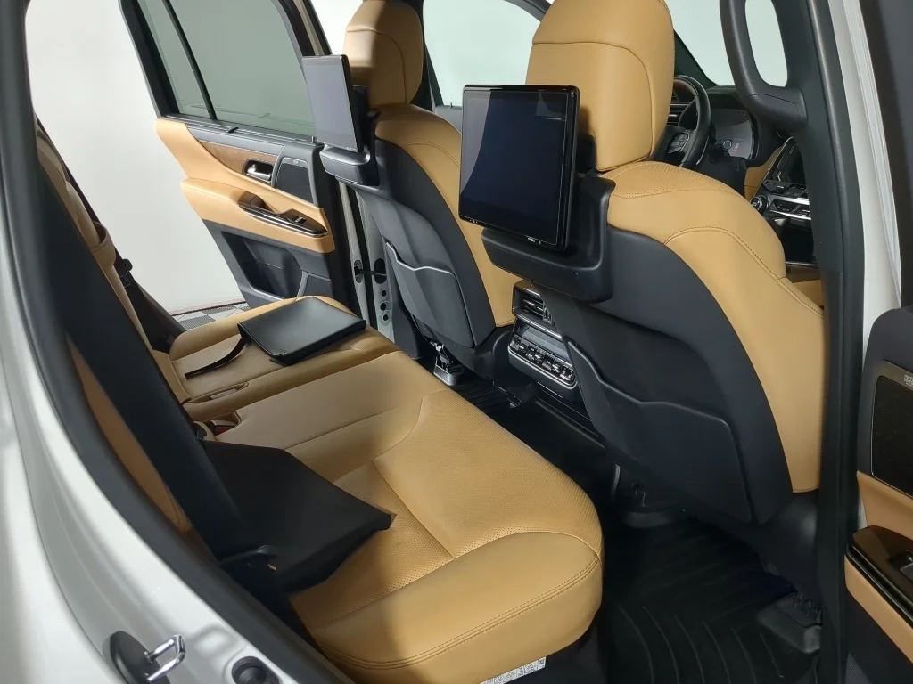 Used 2023 White Lexus Luxury image 25