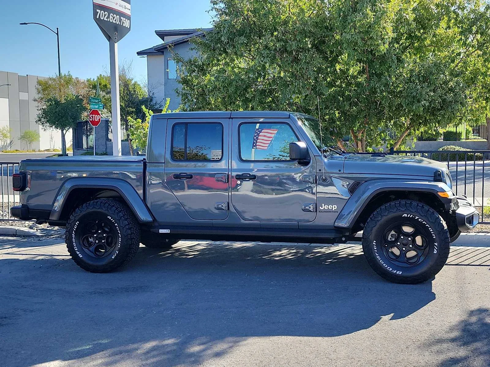 Used 2021 Sting-Gray Clearcoat Jeep Overland image 9