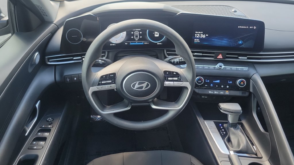 Used 2024 Gray Hyundai SEL image 12