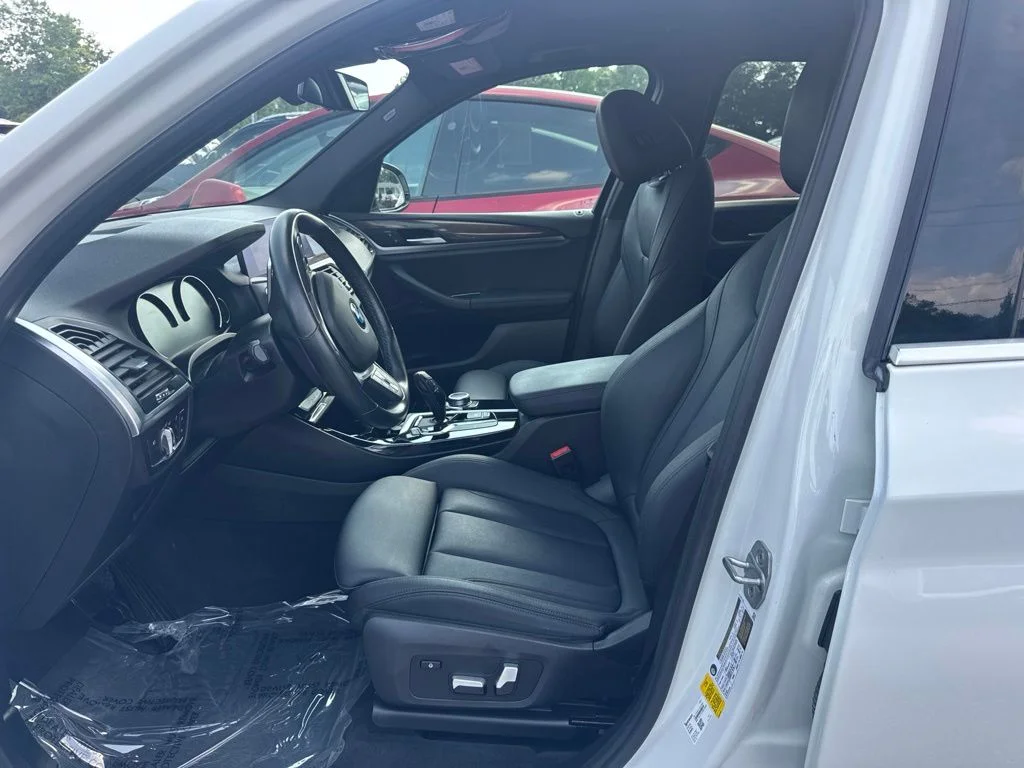 Used 2021 White BMW sDrive30i image 3