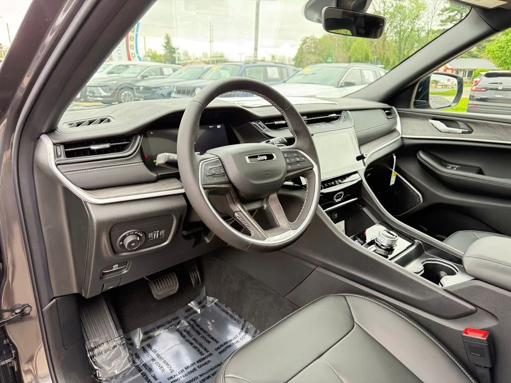 New 2026 Baltic Gray Metallic Clear-Coat Exterior Paint Jeep Limited image 16