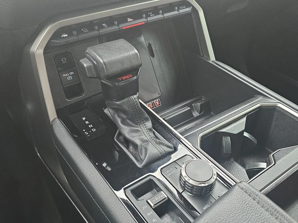 Used 2025  Toyota Limited image 31