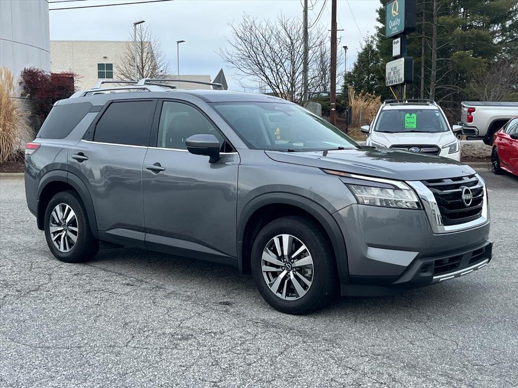 2024 Nissan Pathfinder SL