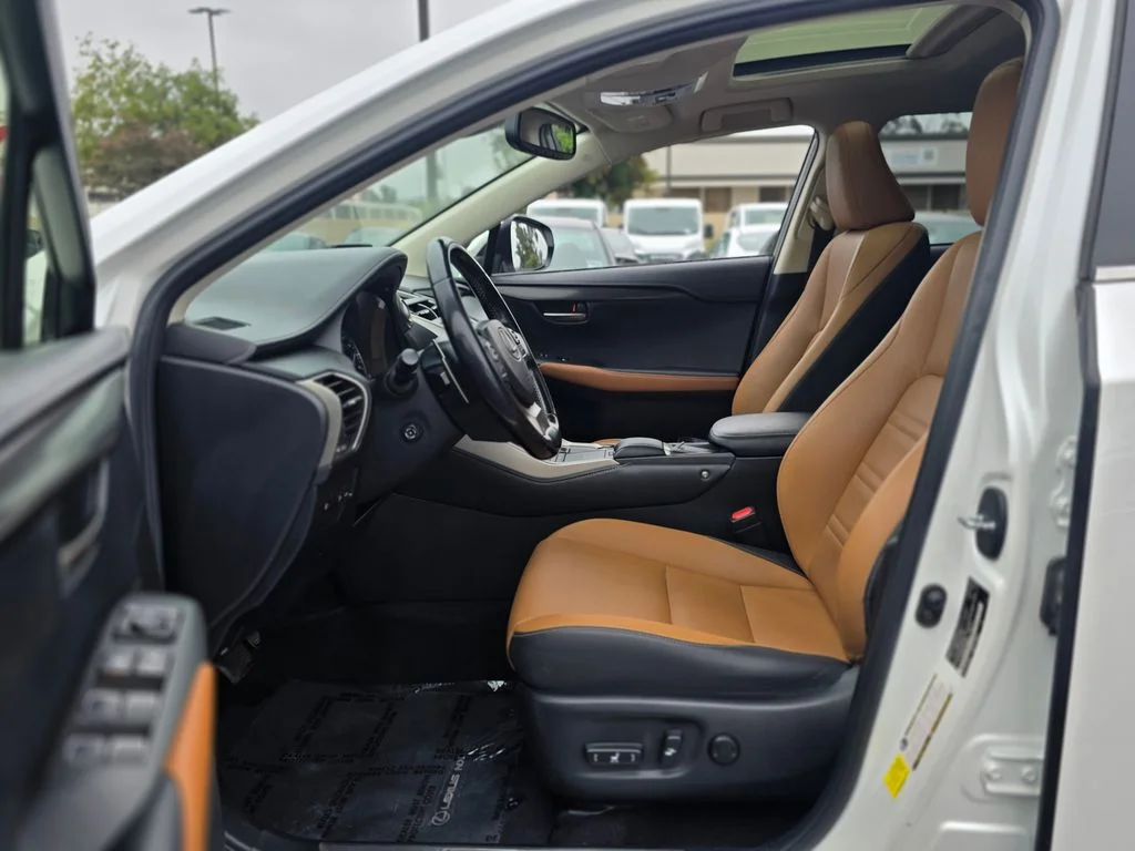 2020 Lexus NX 300 - Photo 14