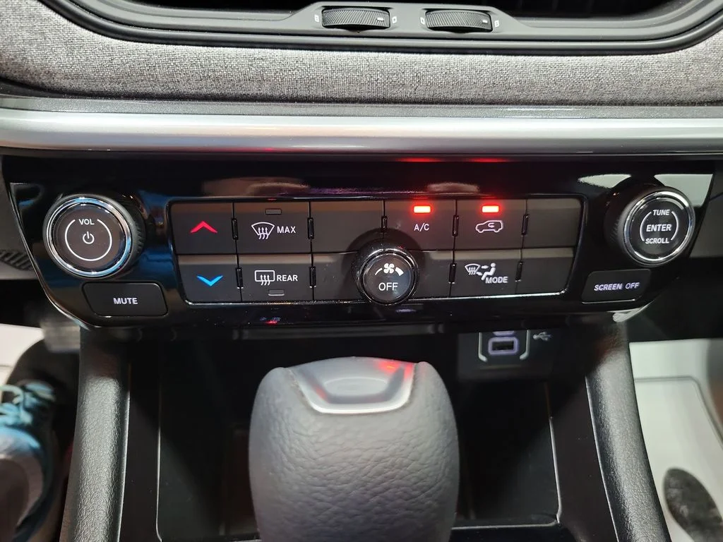 Used 2023 White Jeep Sport image 36