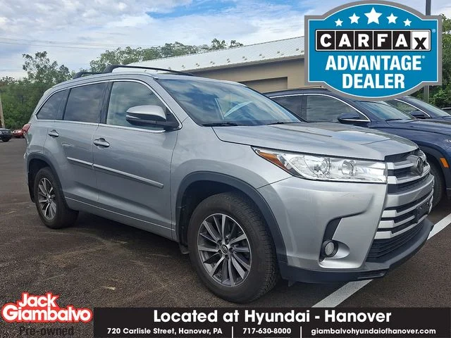 Used 2018 Silver Toyota XLE image 1