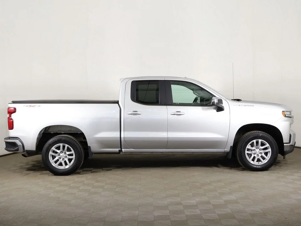 Used 2022 Silver Ice Metallic Chevrolet LT image 16
